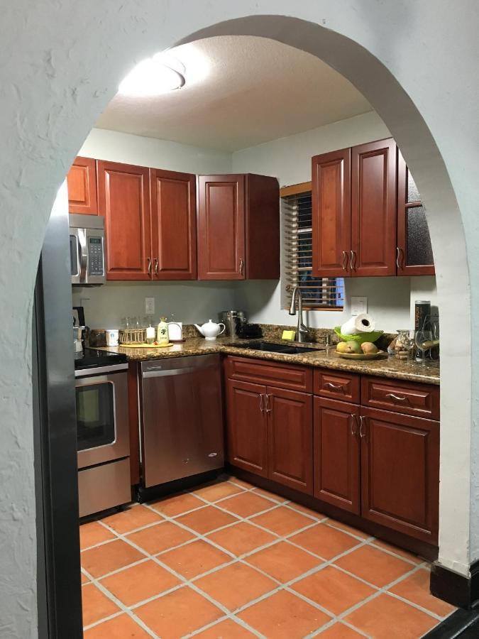 Heavenly Suite In Little Havana Free Parking Miami Exterior photo